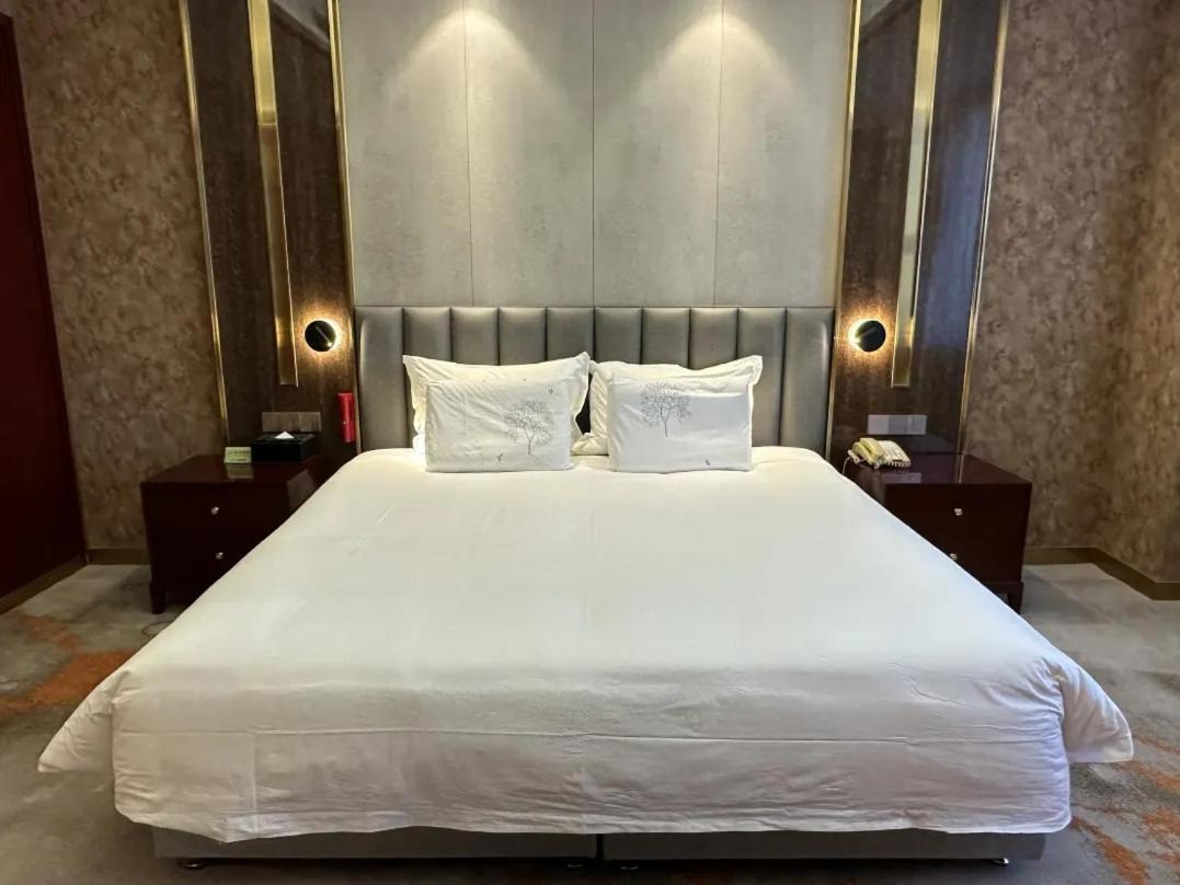 Beijing Jingyi Hotel Екстериор снимка